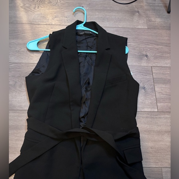 Zara Black Sleeveless Vest - Picture 1 of 4